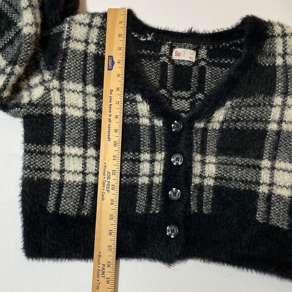 Women's V Neck Cropped Black Plaid Fuzzy Cardigan Sweater Sz Med Preppy Academic - Picture 5 of 10